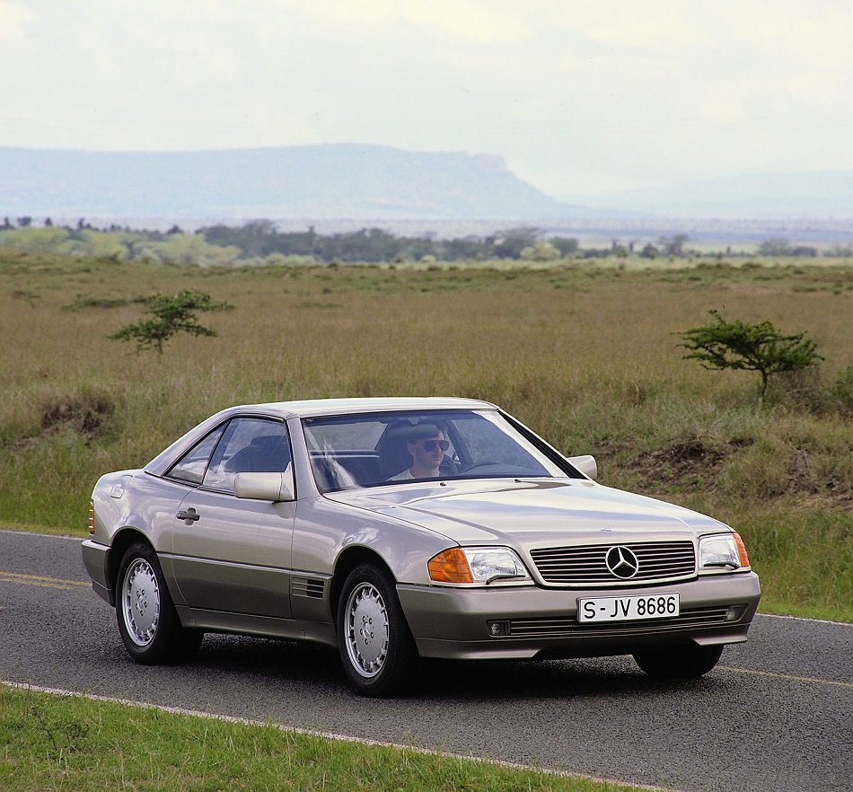 Mercedes-Benz SL (Baureihe R 129, 1989-2001). Das Foto zeigt ein Fahrzeug der ersten Serie. Mercedes-Benz SL (R 129 series, 1989-2001). The photo shows a vehicle from the first production.